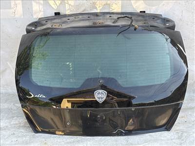 213770 Lancia Delta 2008-2014 csomagtérajtó, a képen látható sérüléssel 51808825