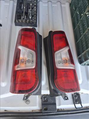 Toyota Proace Peugeot Partner hátsó lampa fényszóró pár  9820555380982055488