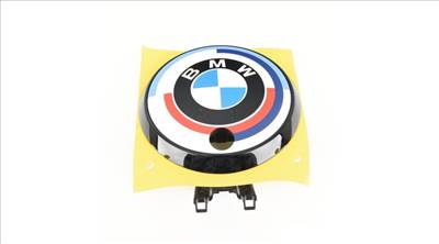 Gyári BMW 50 Yahre 82mm-es csomagtartó embléma kamerás G22 G23 G26 G80 M3 G82 G83 M4 51148087199