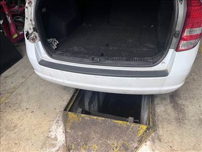 Kia Ceed kombi csomagtér ajtó