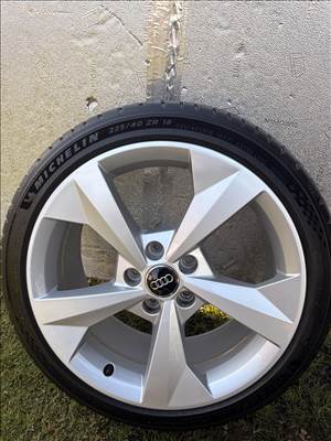  5x112 lyukosztású 18" újszerű (gyári felni)rajta 225/40 új Michelin Pilot Sport 5 nyári gumi gumi 