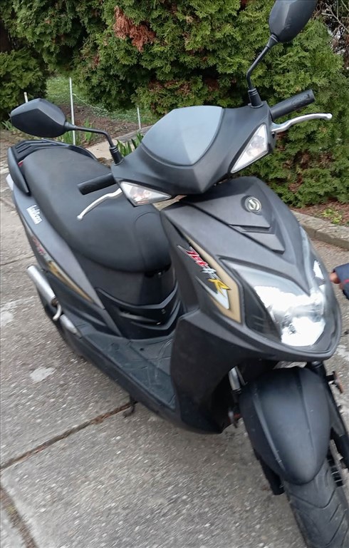 Sym Jet robogó  3. kép
