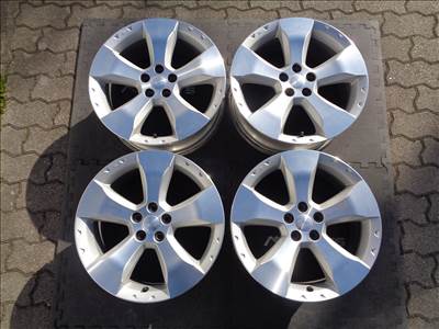 Subaru Gyári alufelni 17-es, 5×100-as osztó szép állapotban eladó.