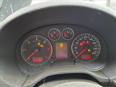 Audi A3 (8P) km óracsoport 