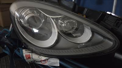 Porsche Cayenne jobb első fényszoró lámpa 7p5941032ba