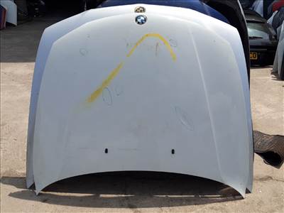 BMW E87 motorháztetők - kisebb horpadások mindegyiken vannak