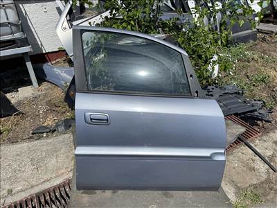 Opel Zafira A Jobb első ajtó rozsdamentes