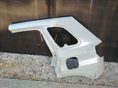 Suzuki Vitera bal hátsó sárvédő