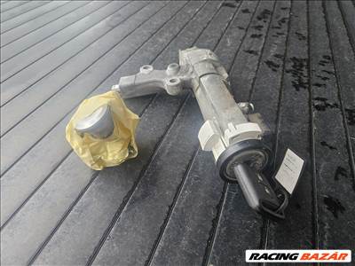 Nissan Navara (D40) zárbetét 