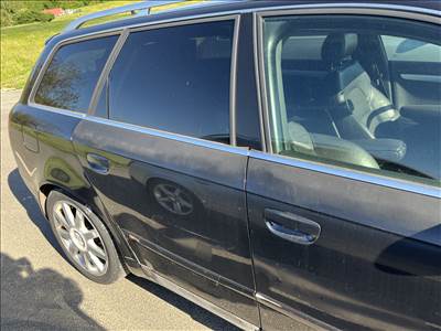 Audi A4 (B7) Jobb hátsó ajtó LZ9Y