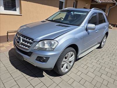 Mercedes ML-osztály (W164) bontott alkatrészei