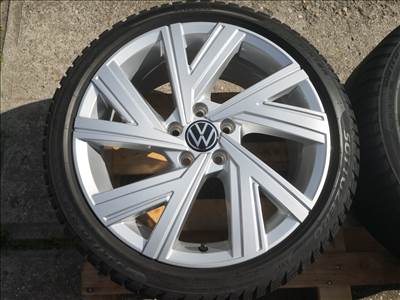  Volkswagen Golf 8 gyári "Bergamo" 18-as télikerék