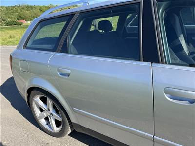 Audi A4 (B6) Jobb hátsó ajtó LY7W