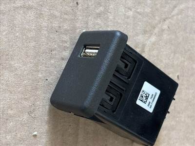 Opel Astra K USB Aljzat 11687  39087528
