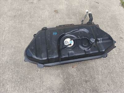 Toyota Yaris Verso tank 