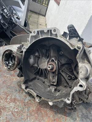 1.2 TSI Manuális sebességváltó  02t301103