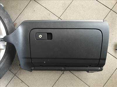 Volkswagen Golf V, Volkswagen Jetta V kesztyűtartó 