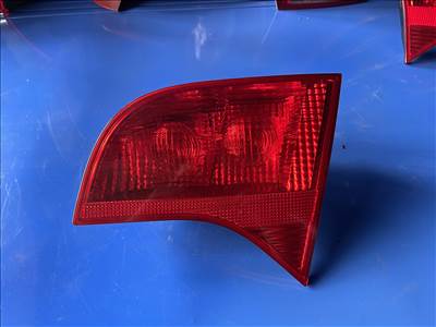 Audi A4 (B7) Jobb hátsó belső lámpa 8E9945094