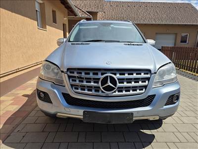 Mercedes ML-osztály W164 Ml 164 300 cdi facelift komplett eleje