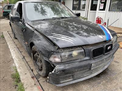 BMW E36 1.6i bontott alkatrészei