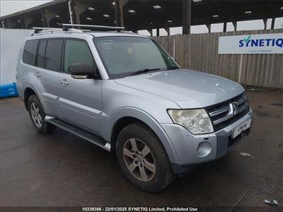 Mitsubishi Pajero IV bontott alkatrészei