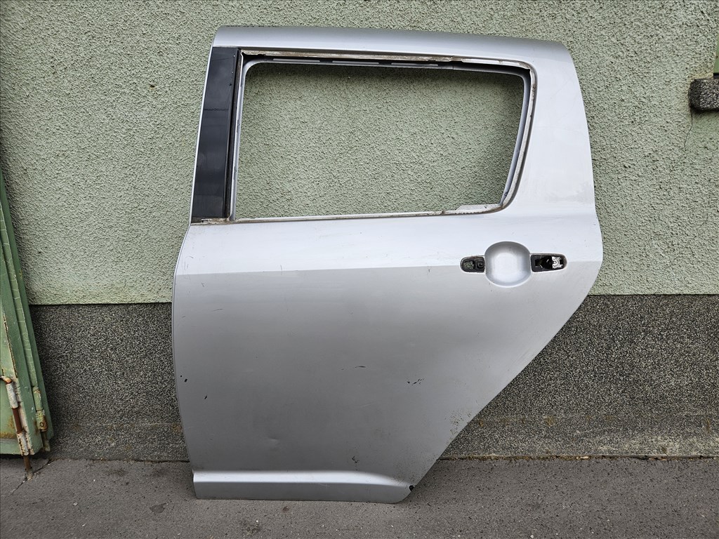 Suzuki Swift 2005- bal hátsó ajtó 5. kép