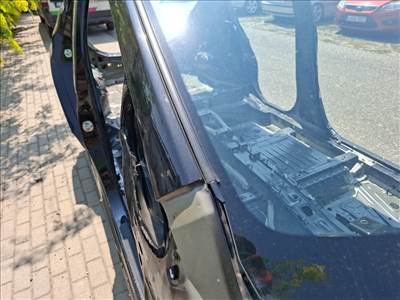 Nissan Leaf (ZE1) jobb tetődíszléc
