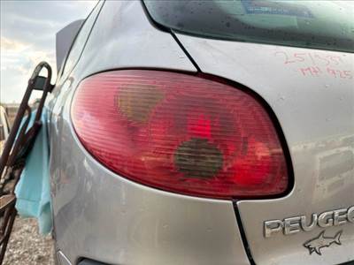 Peugeot 206 Bal Hátsó Lámpa *160632*