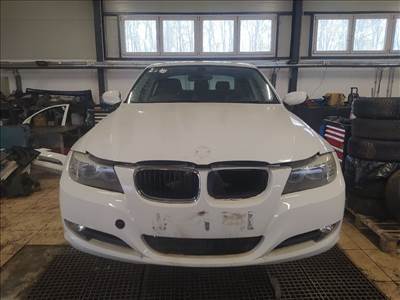 BMW 3 (E90) 318 i - Bontódik!