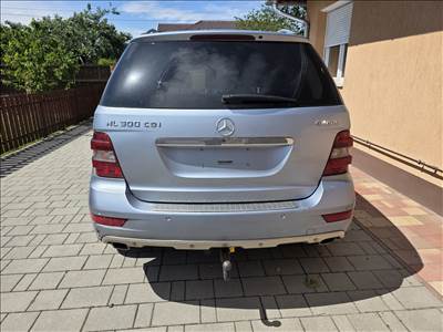 Mercedes ML-osztály W164 Ml 164 facelift hátsó lökhárító kipufogókkal 