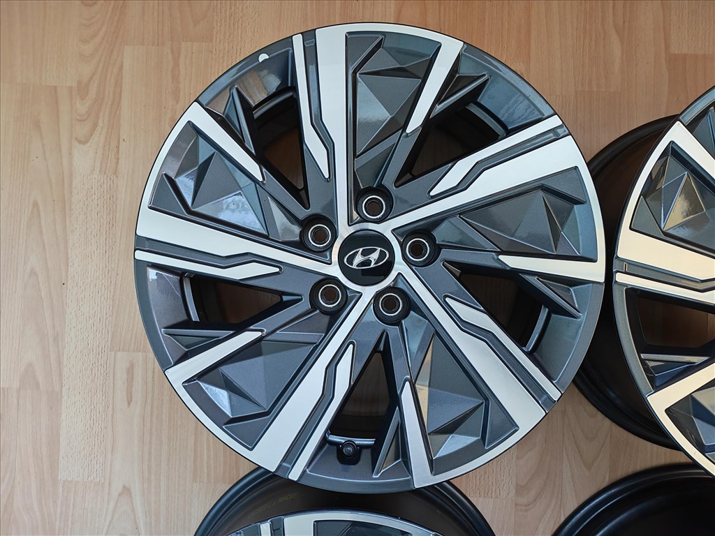  17"-os 5x114.3 Hyundai gyári alufelni + Tpms! 3. kép