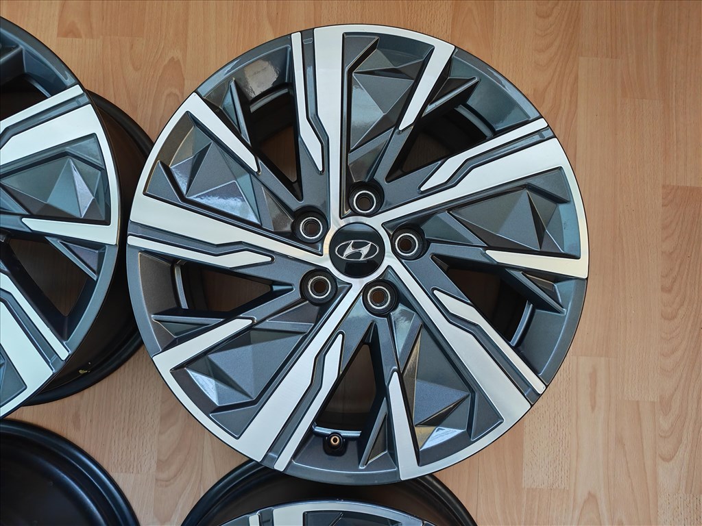  17"-os 5x114.3 Hyundai gyári alufelni + Tpms! 4. kép