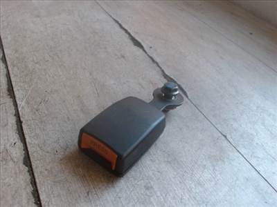 SUZUKI SWIFT 96-05 Biztonsági öv csat jobb első