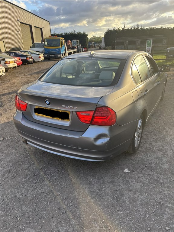 BMW 3-as sorozat (E90, E91, E92, E93) bontott alkatrészei 4. kép