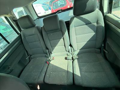 Volkswagen Touran I Jobb hátsó Fejtámla *165179*
