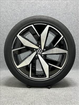 gyári Volkswagen alufelni szett 8x20 et45 5x112 235/50 nyári gumival
