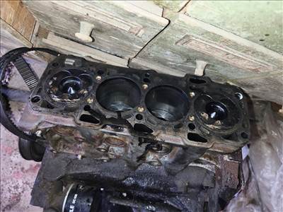 Alfa Romeo 147 1.9 JTD 16V Fűzött blokk hengerfejjel 