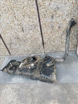Citroën C4 Picasso I Picasso HDi 110 FAP Üzemanyag tank  9681736080