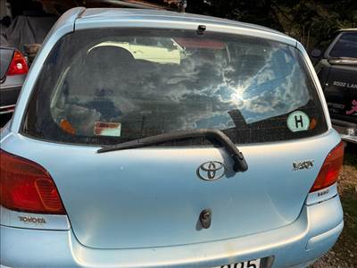 Toyota Yaris (XP10) 1.3 csomagtérajtó 