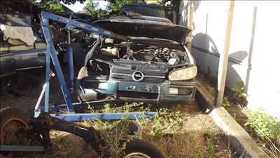Opel Omega B bontott alkatrészei