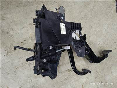 Opel Meriva B kuplung pedál  13252873