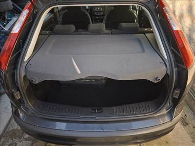 Ford Focus 2 Hatchback ferdehátú kalaptartó 