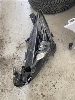 Mazda 3 BM jobb első fényszoró sérült bhr251030 5898730100