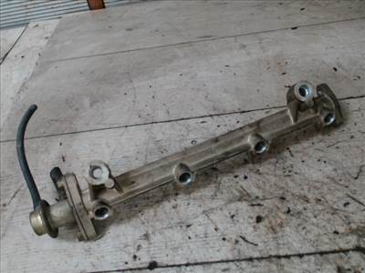 MITSUBISHI COLT 92-96 Injektor befecskendező híd 
