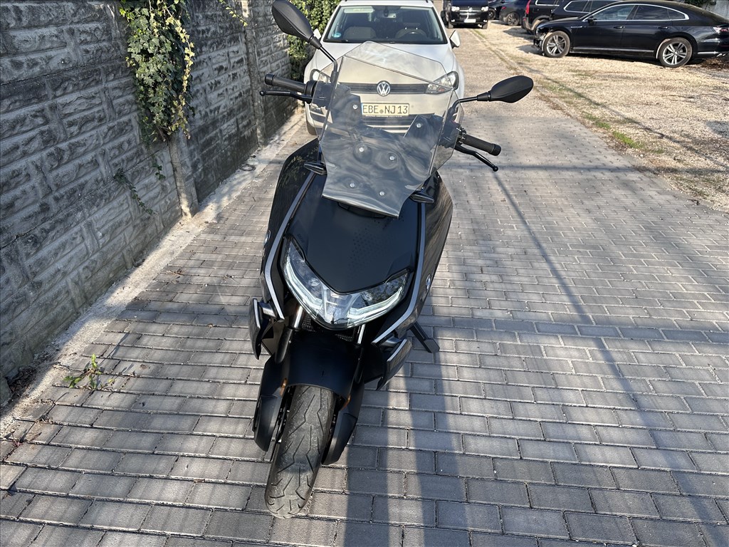 BMW CE-04 4. kép