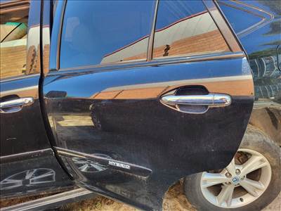 Lexus RX 400h Bal hátsó ajtó üresen.