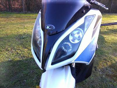 KYMCO DOWNTOWN 125CM3-ES ROBOGÓRÓL :KOMPLETT FEJIDOM FÉNYSZÓRÓKKAL ELADÓ