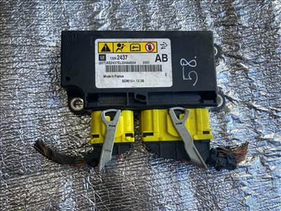 Opel Astra J légzsák elektronika 13582437