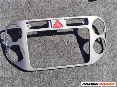 VW Tiguan 2007-2012 rádió középkonzol keret 5m0858071k