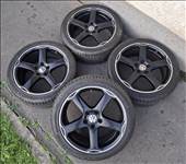 Vw Karthoum gyári alufelni 18" 5x112 nyári gumival 

